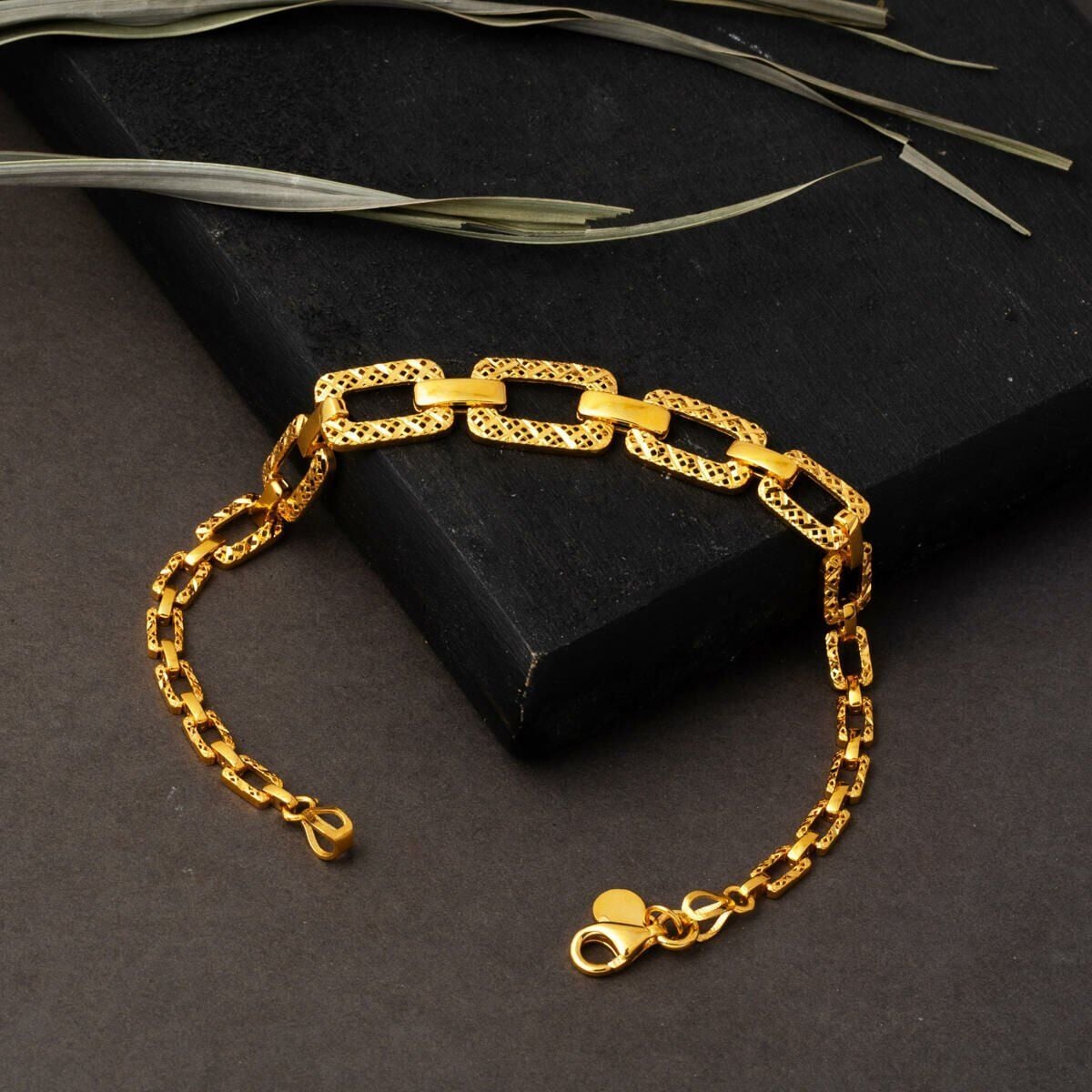 22K Yellow Gold Tight Women's Bracelet