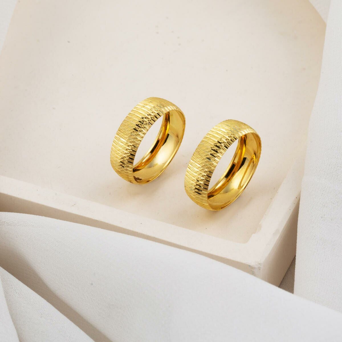 14K Yellow Gold Unisex Wedding Band