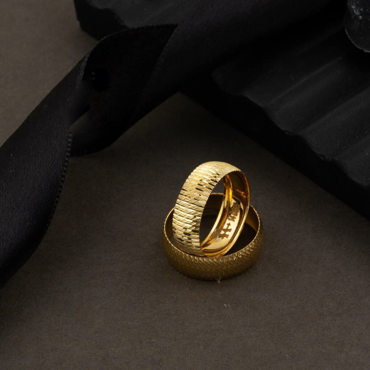 14K Yellow Gold Unisex Wedding Band