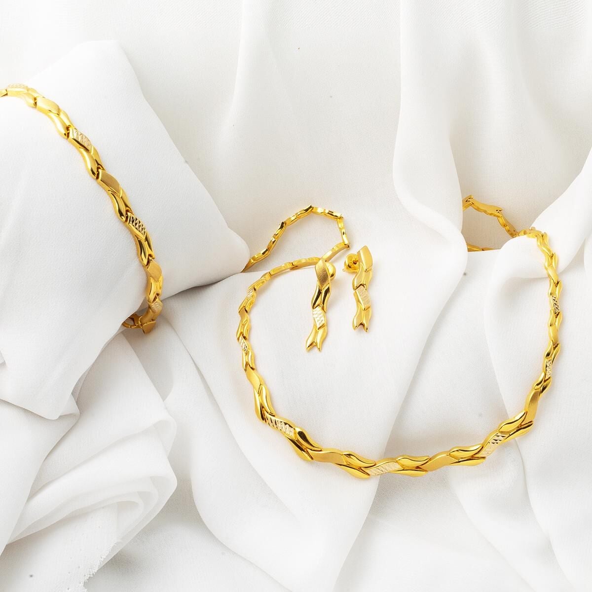 14K Yellow Gold Wedding Necklace Bracelet Earrings Set (19.37 g)