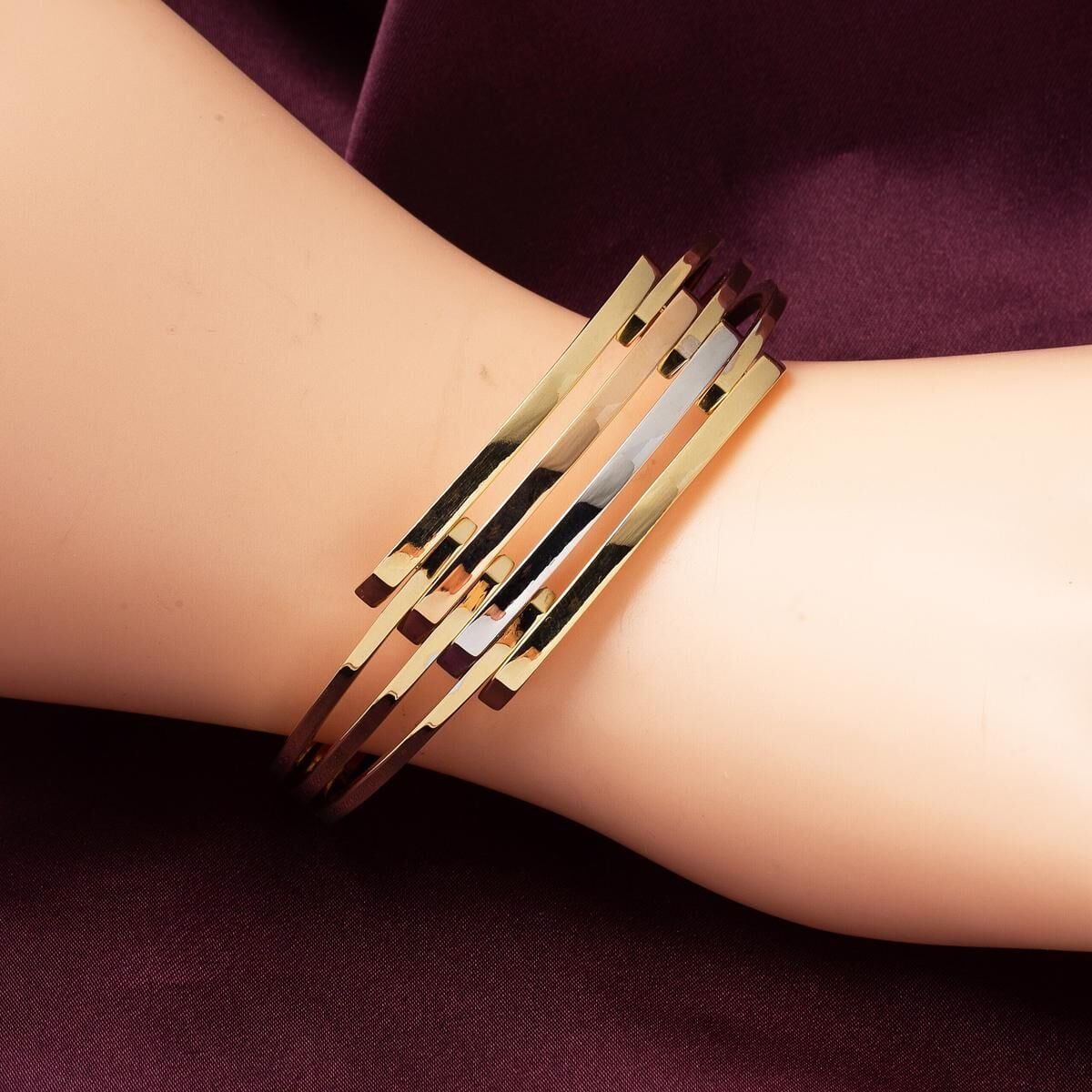 14K Yellow Gold Ribbed Bangle (15 g)