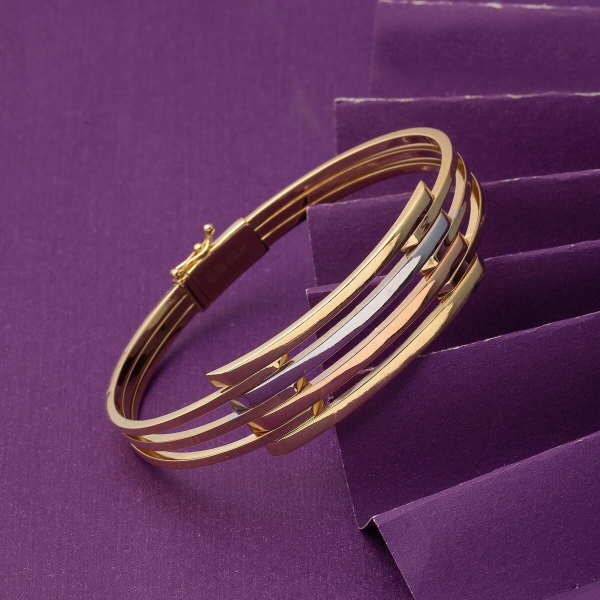 14K Yellow Gold Ribbed Bangle (15 g)