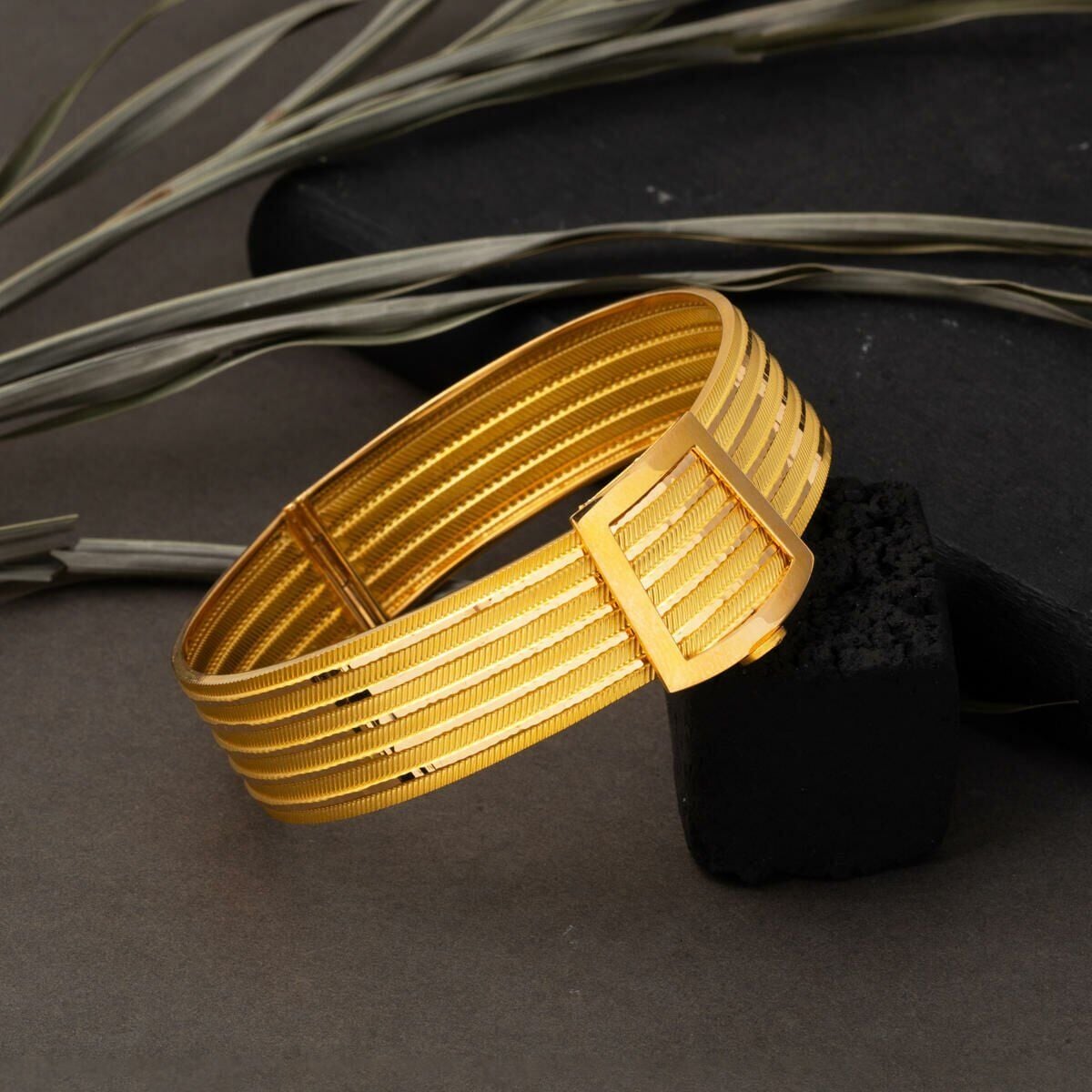 22K Yellow Gold Mesh Hinged Cuff Bangle (26.5 g)