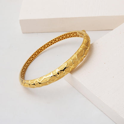14K Yellow Gold Patterned Hinged Cuff Bangle