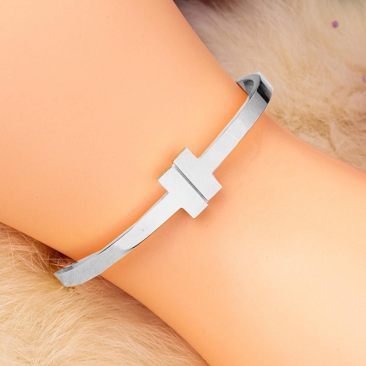 14K White Gold T-Bar Bangle