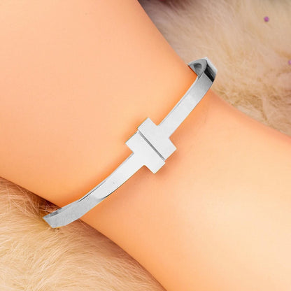 14K White Gold T-Bar Bangle