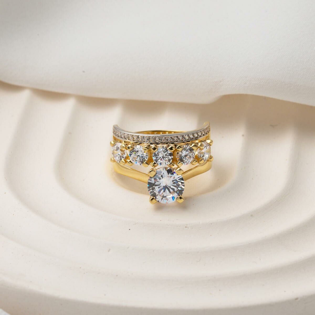 14K Yellow Gold Solitaire Five Stone Cubic Zirconia Ring (5 g)