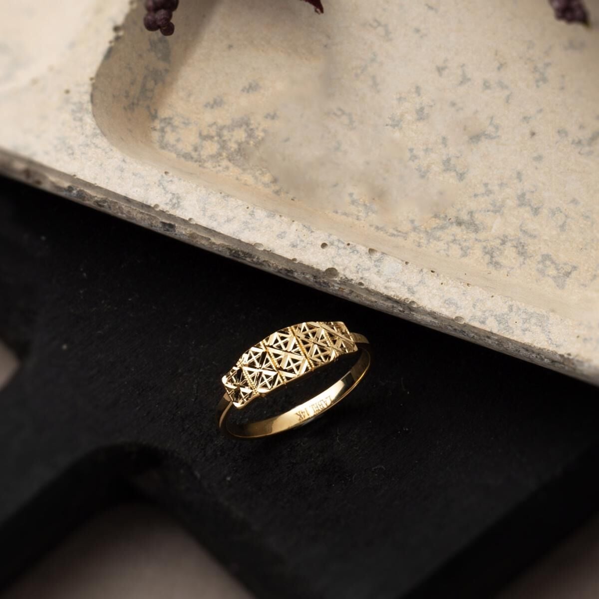 14K Yellow Gold Filigree Ring (1.19 g)