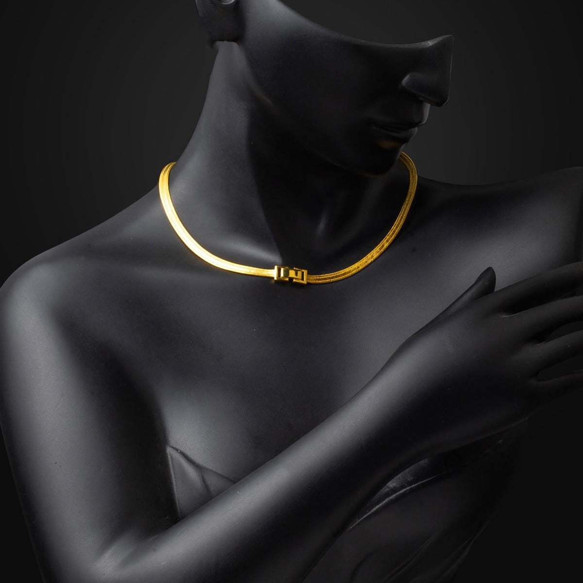 22K Yellow Gold Buckle Mesh Collar Necklace