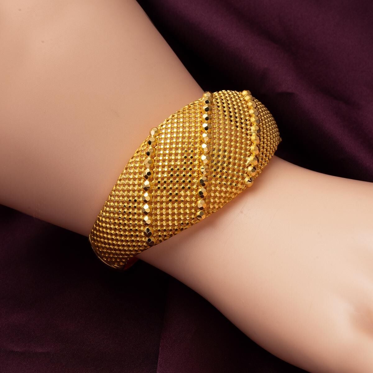 22K Yellow Gold Bead Hinged Cuff Bangle (22.29 g)