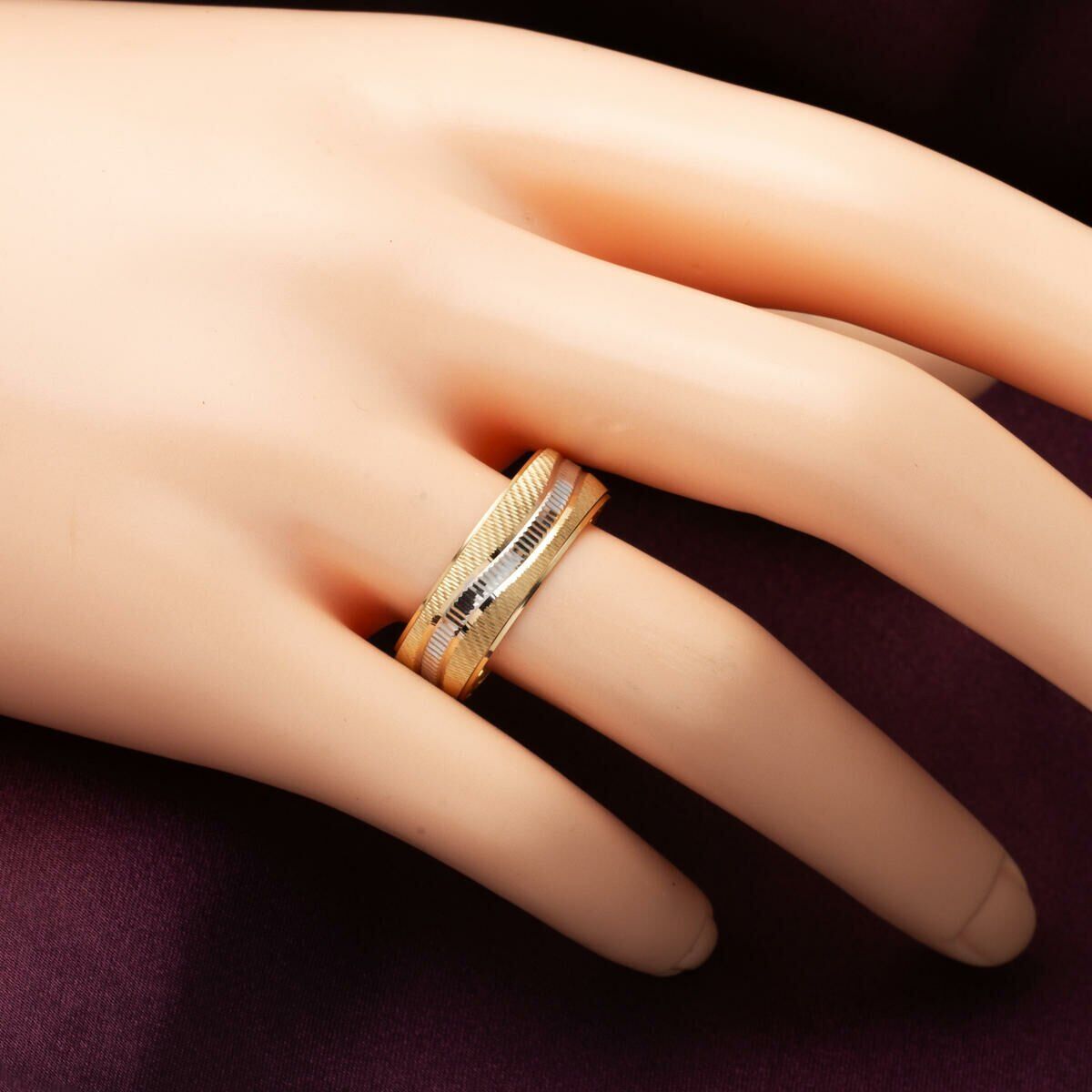 14K Yellow Gold Trendy Design Double Hand Engraved Wedding Band Set