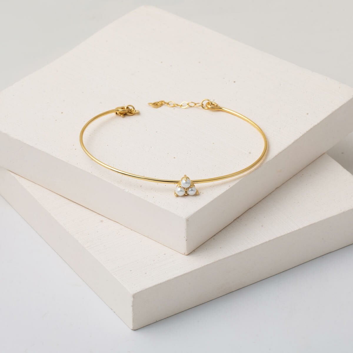 14K Yellow Gold Tria Thin Pearl Bangle