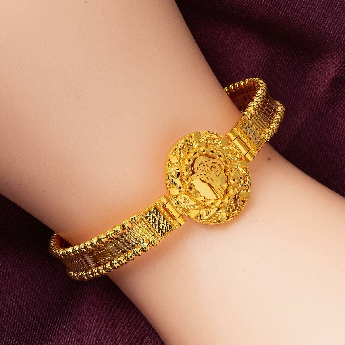 22K Yellow Gold Ottoman Tughra Mesh Hinged Cuff Bangle
