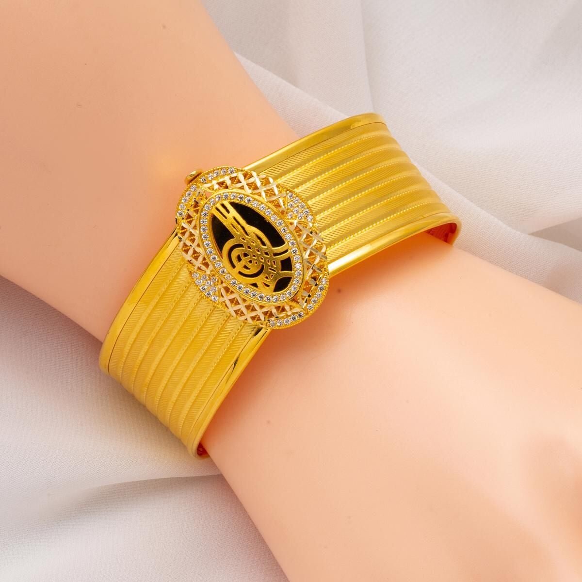 14K Yellow Gold Ottoman Tughra Mesh Cubic Zirconia Hinged Cuff Bangle (23.43 g)