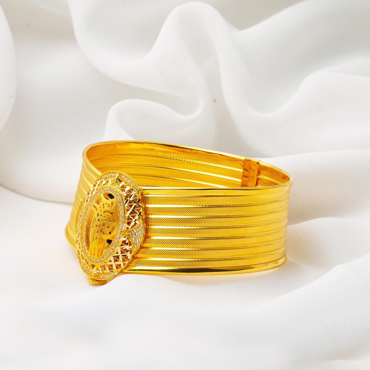 14K Yellow Gold Ottoman Tughra Mesh Cubic Zirconia Hinged Cuff Bangle (23.43 g)