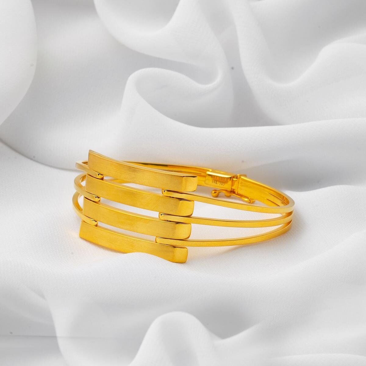 14K Yellow Gold 3-Piece Ribbed Hinged Cuff Bangle