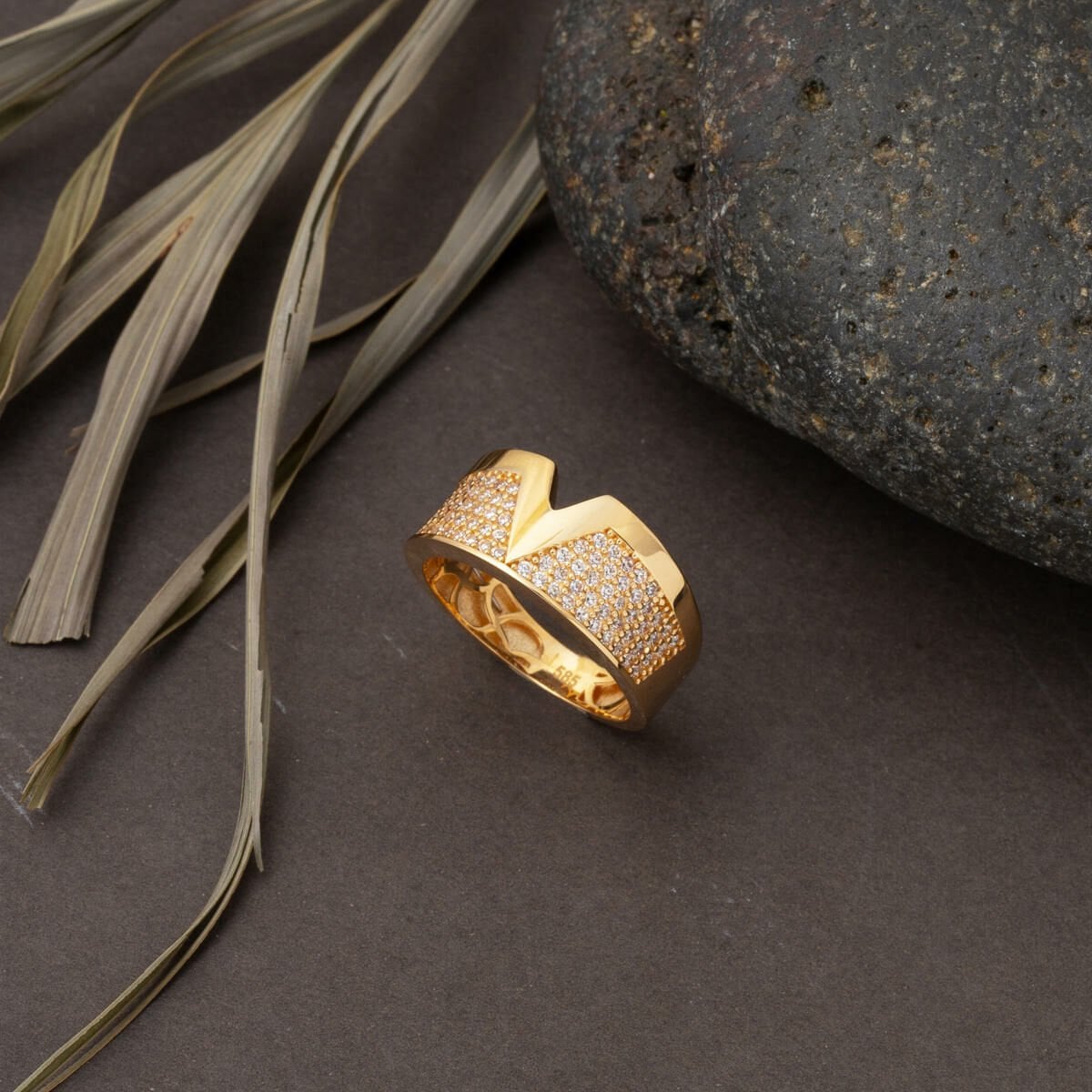 14K Yellow Gold V Cubic Zirconia Ring