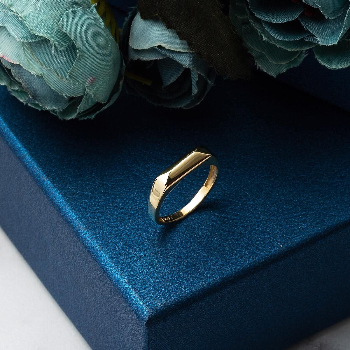 14K Yellow Gold Victoria Pinky Ring