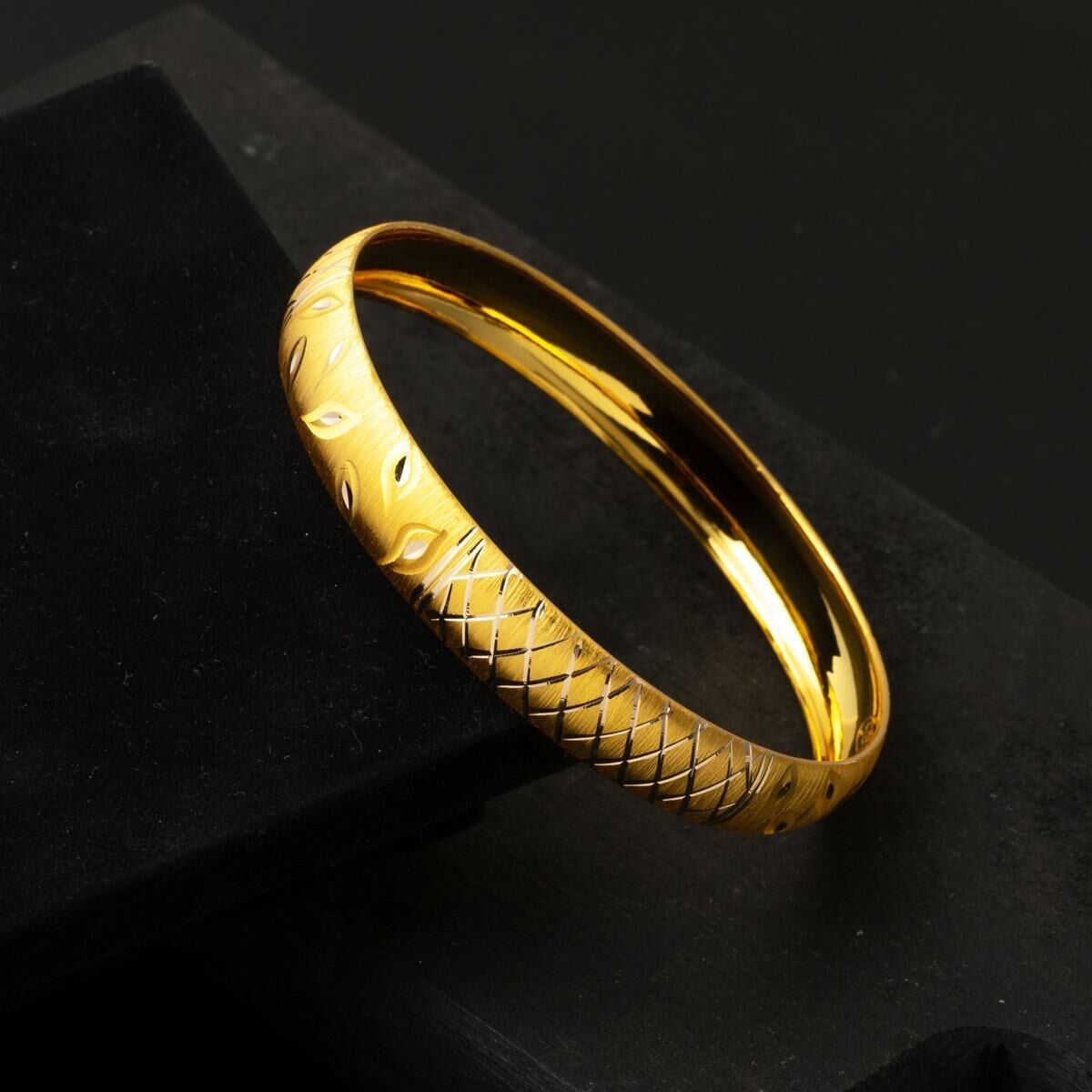 14K Yellow Gold Leaf Hollow Bangle