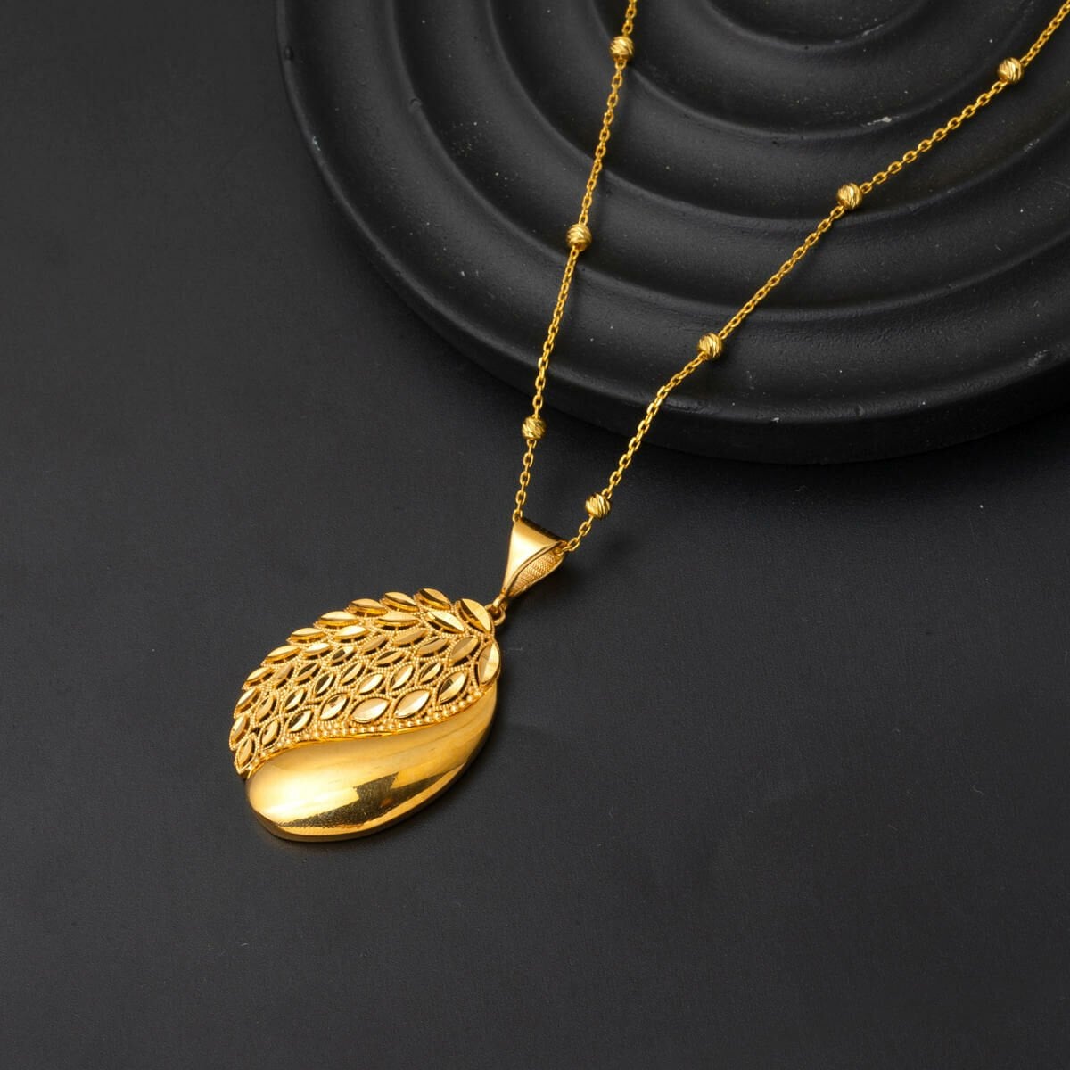 22K Yellow Gold Leaf Teardrop Design Necklace