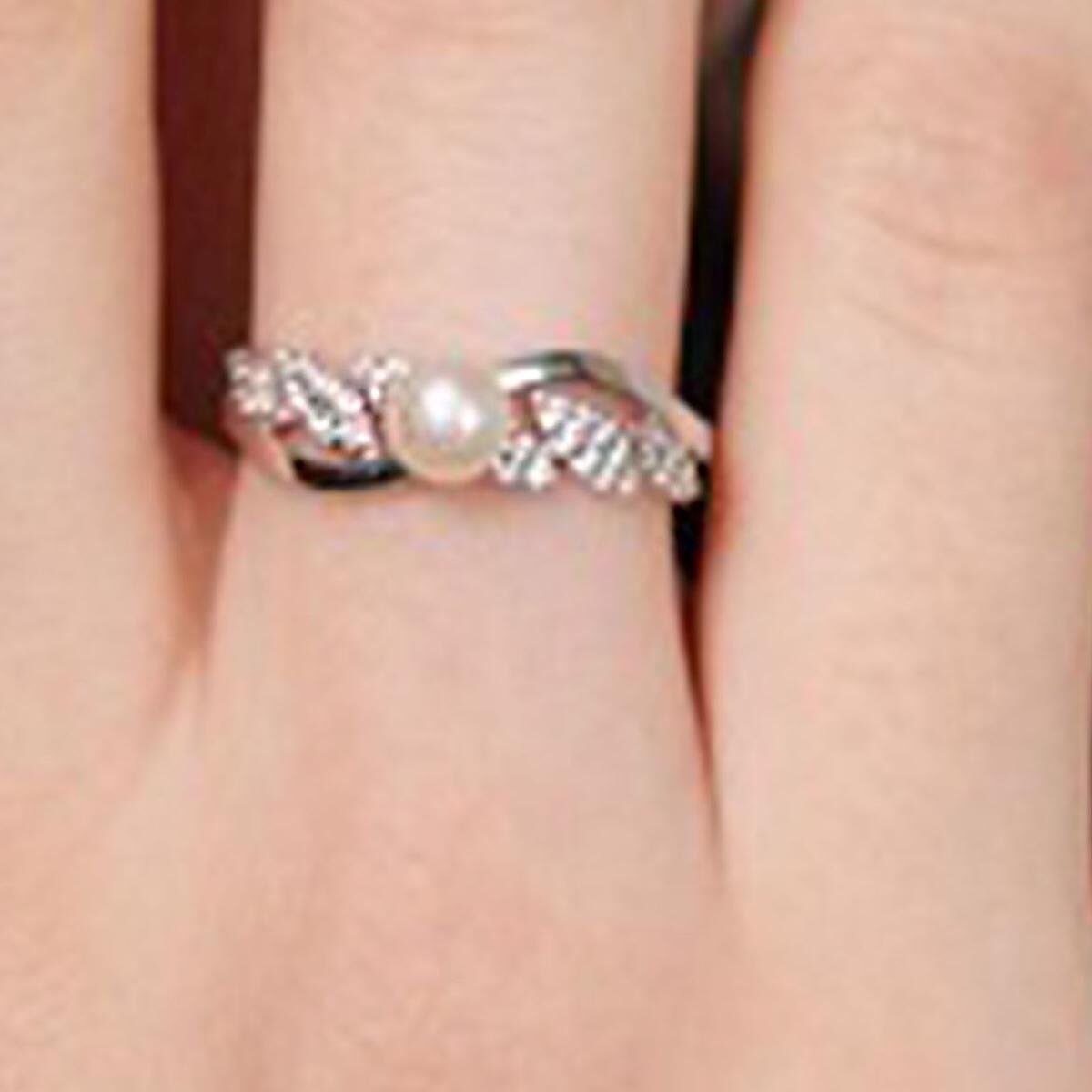 14K White Gold Leaf Pearl Ring