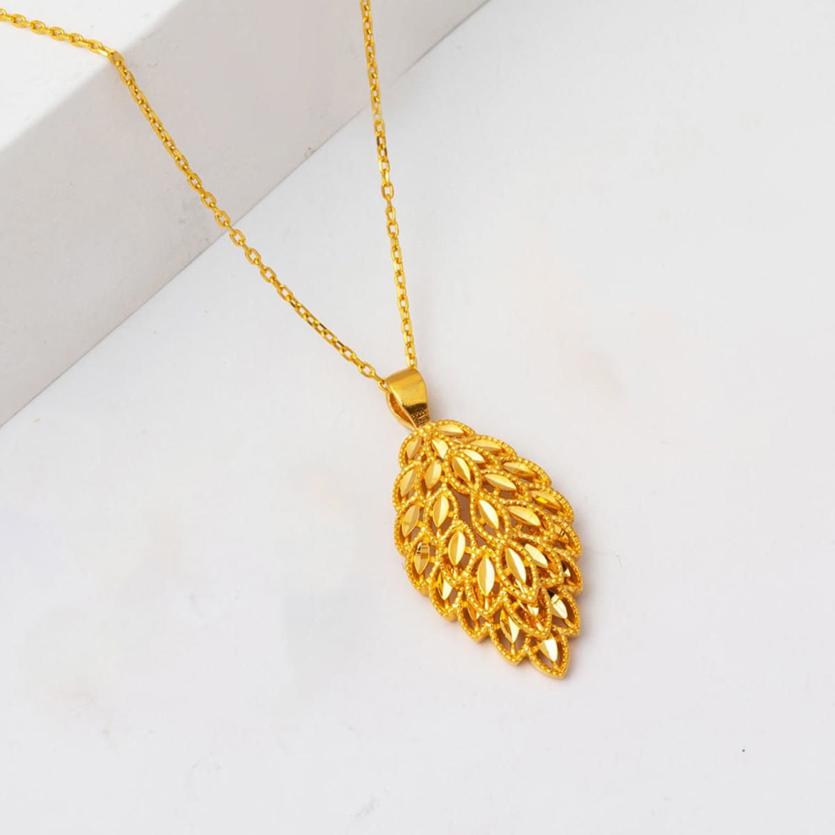 22K Yellow Gold Leaf Necklace (6.71 g)