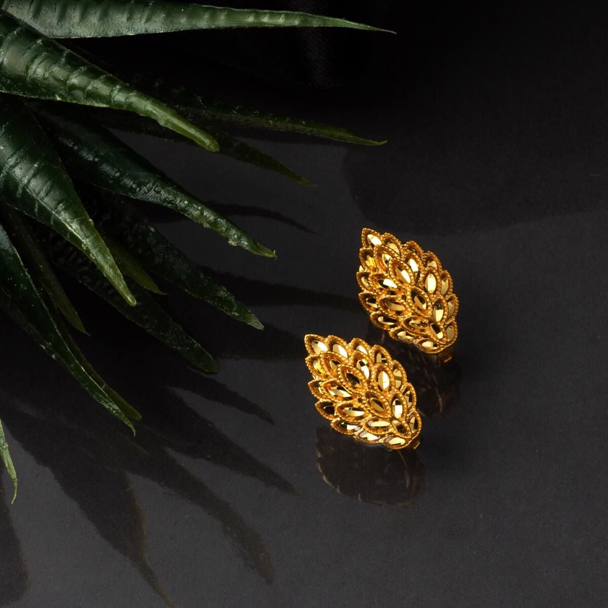 22K Yellow Gold Leaf Earrings (6.54 g)
