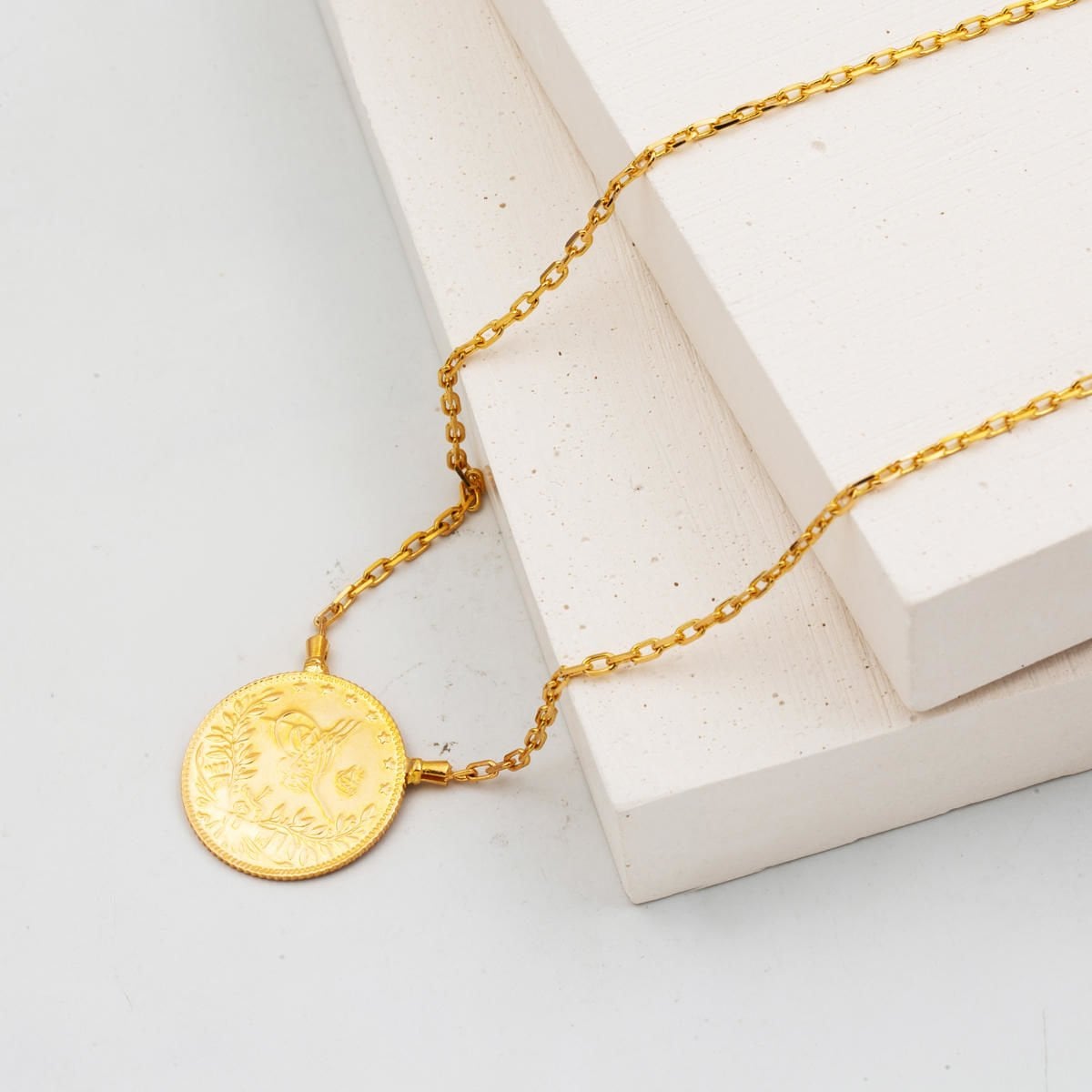22K Yellow Gold Half Ottoman Resat Coin Cubic Zirconia Necklace (7.66 g)