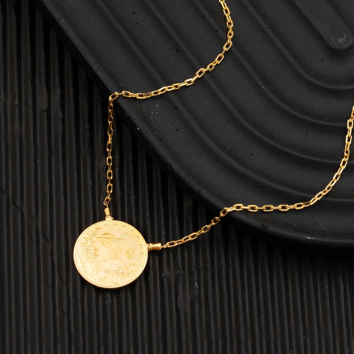 22K Yellow Gold Half Ottoman Resat Coin Cubic Zirconia Necklace (7.66 g)
