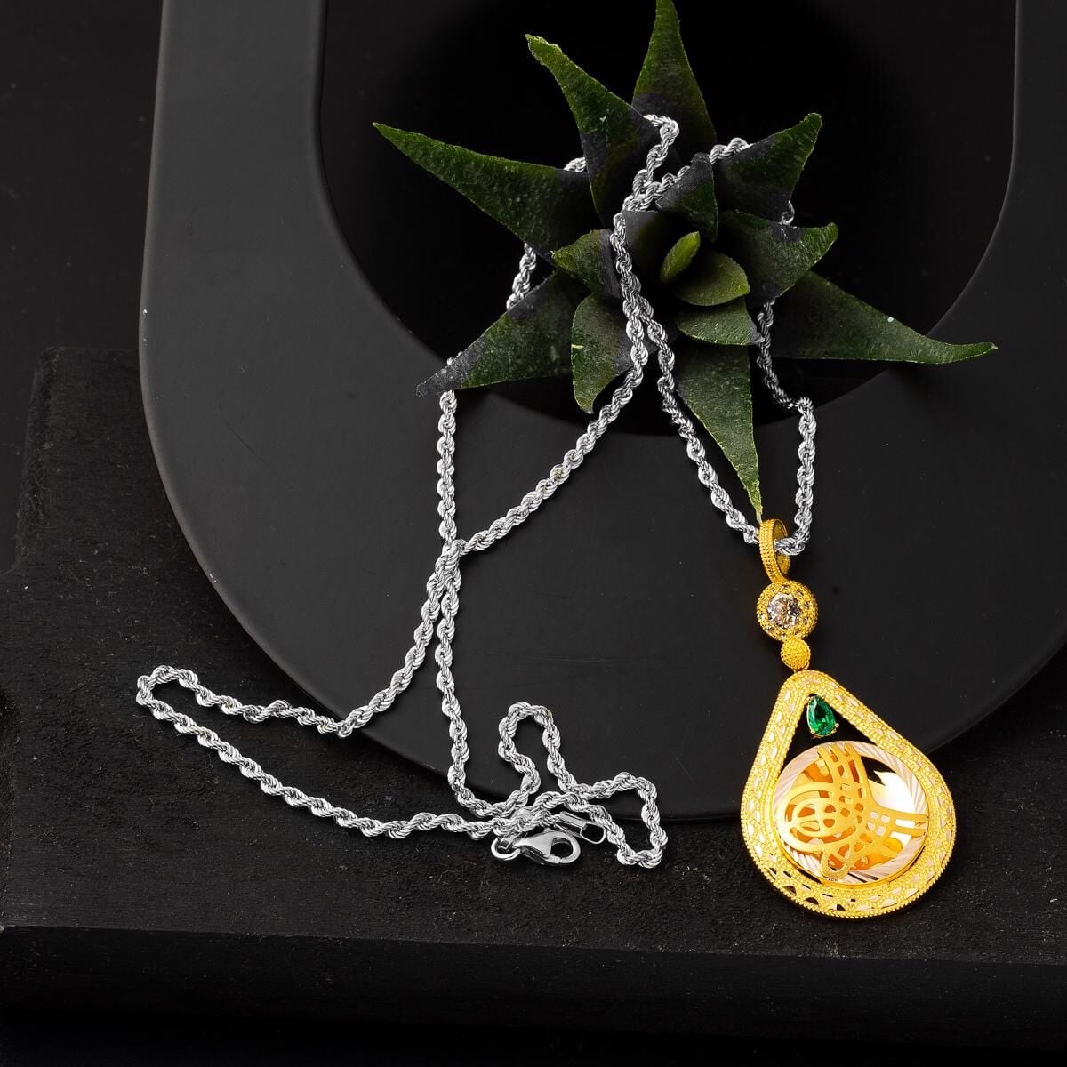 14K Yellow Gold Green Cubic Zirconia Teardrop Ottoman Tughra Pendant (5.89 g)