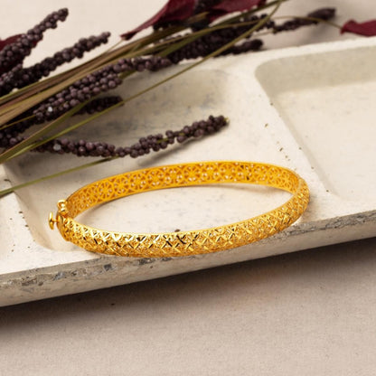 22K Yellow Gold Star Hinged Cuff Bangle