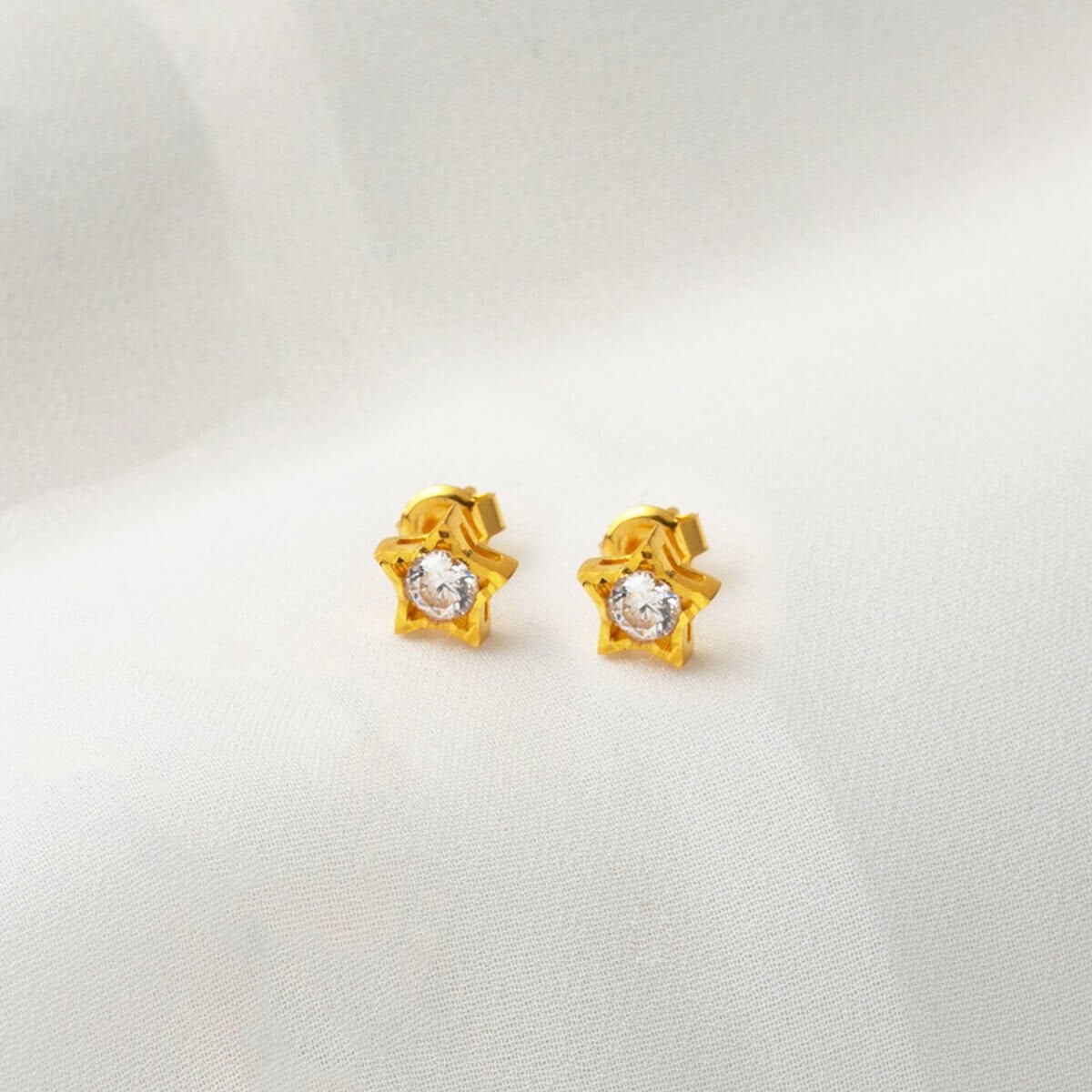 22K Yellow Gold Star Design Single Stone Cubic Zirconia Earrings