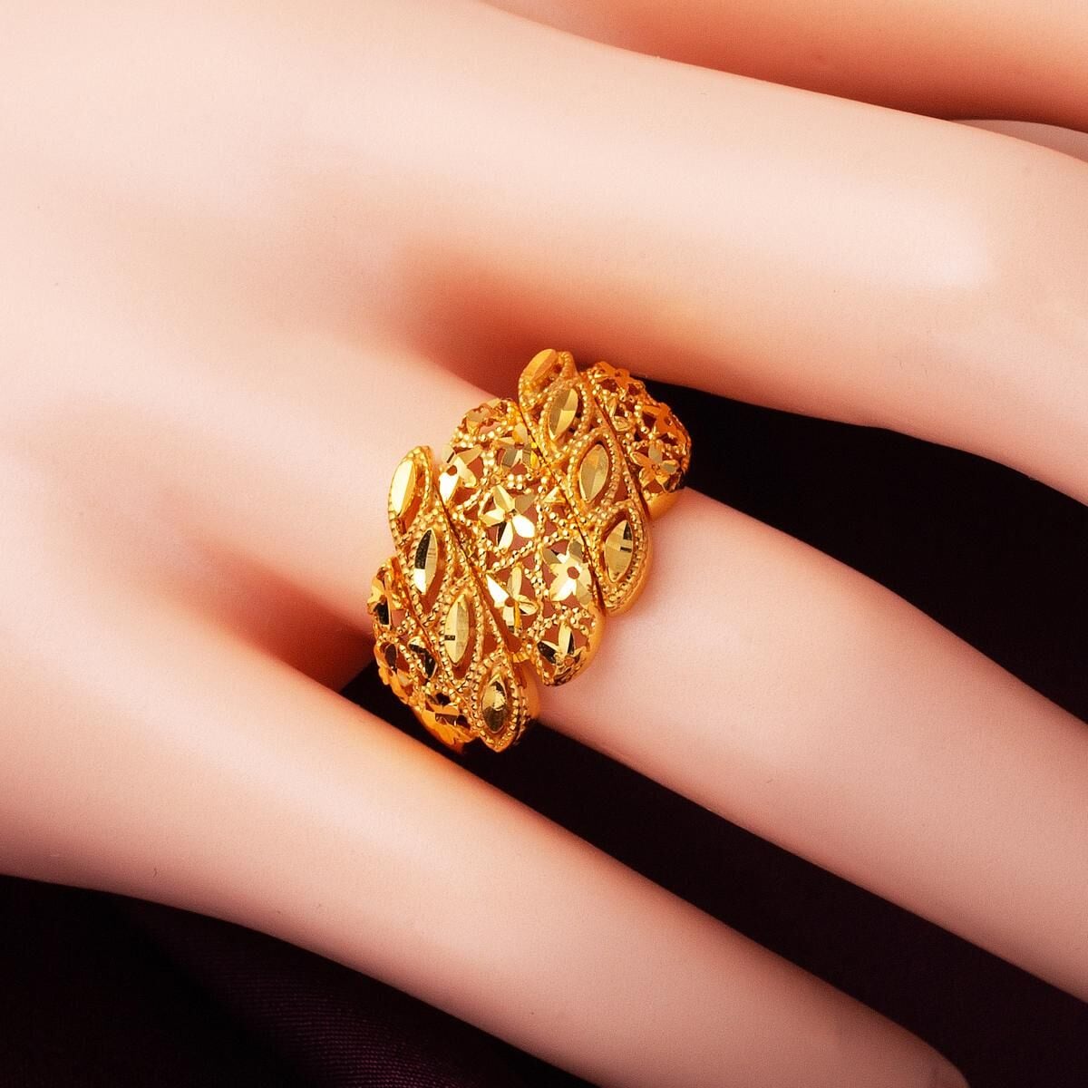 22K Yellow Gold Star Ring (5.03 g)