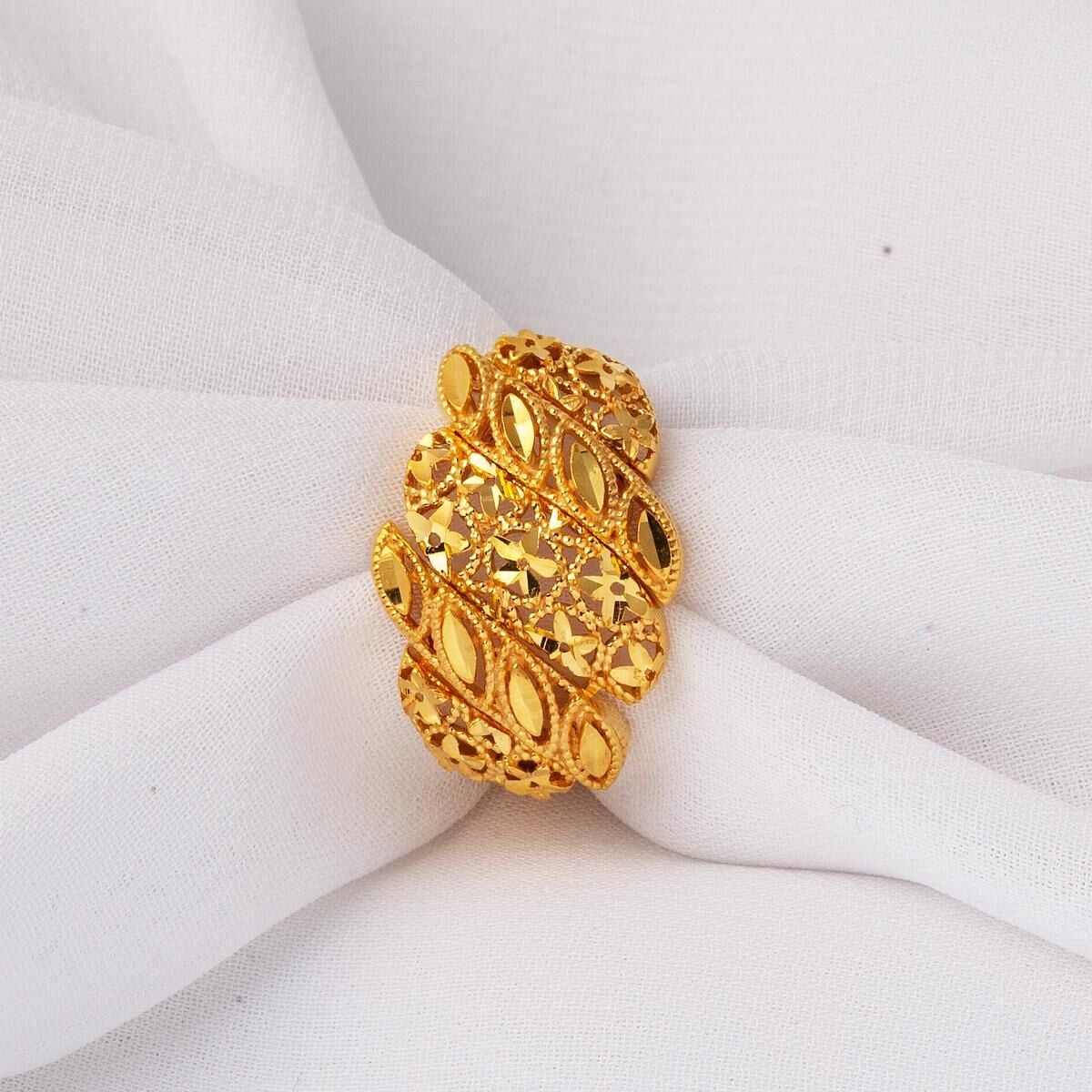 22K Yellow Gold Star Ring (5.03 g)