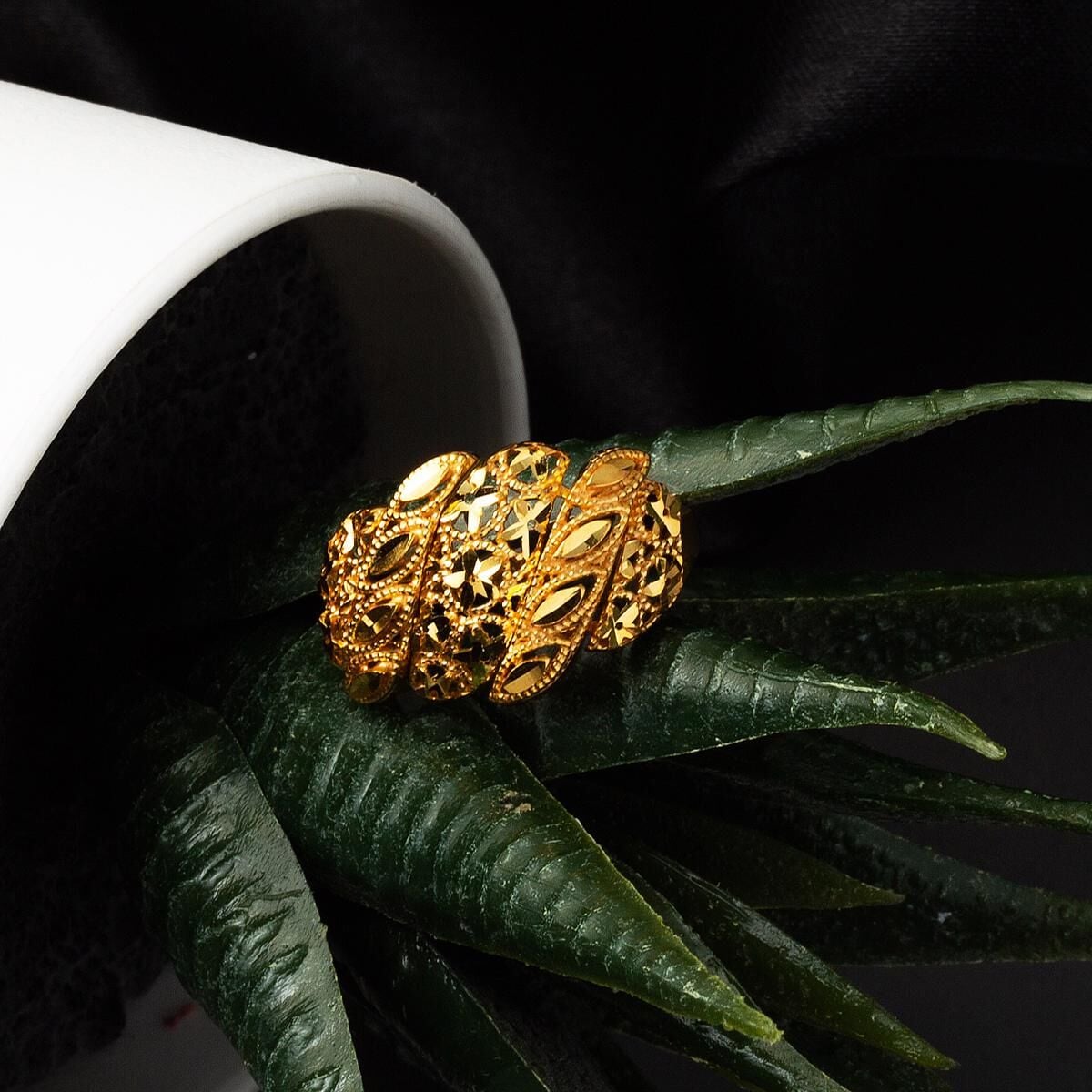22K Yellow Gold Star Ring (5.03 g)