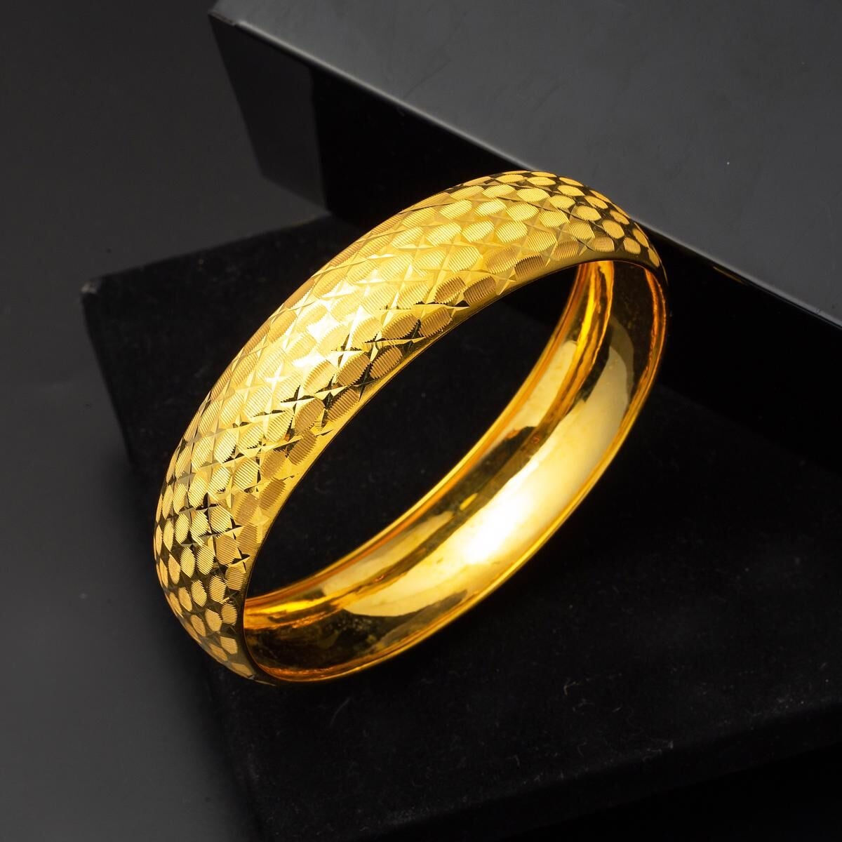 22K Yellow Gold Star Bangle