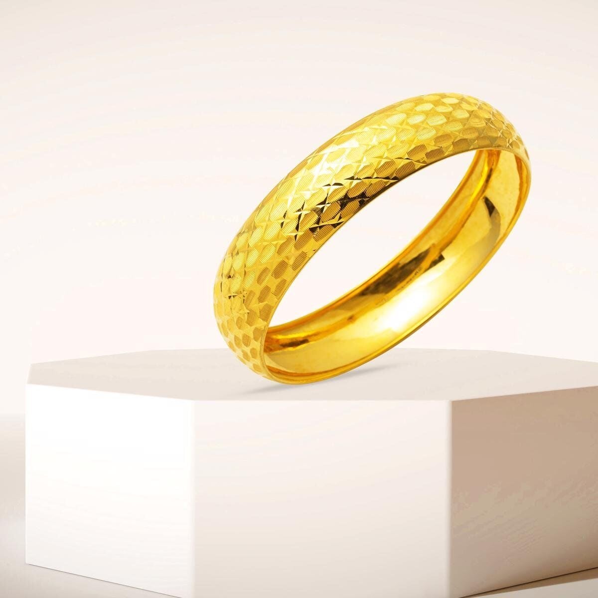 22K Yellow Gold Star Bangle