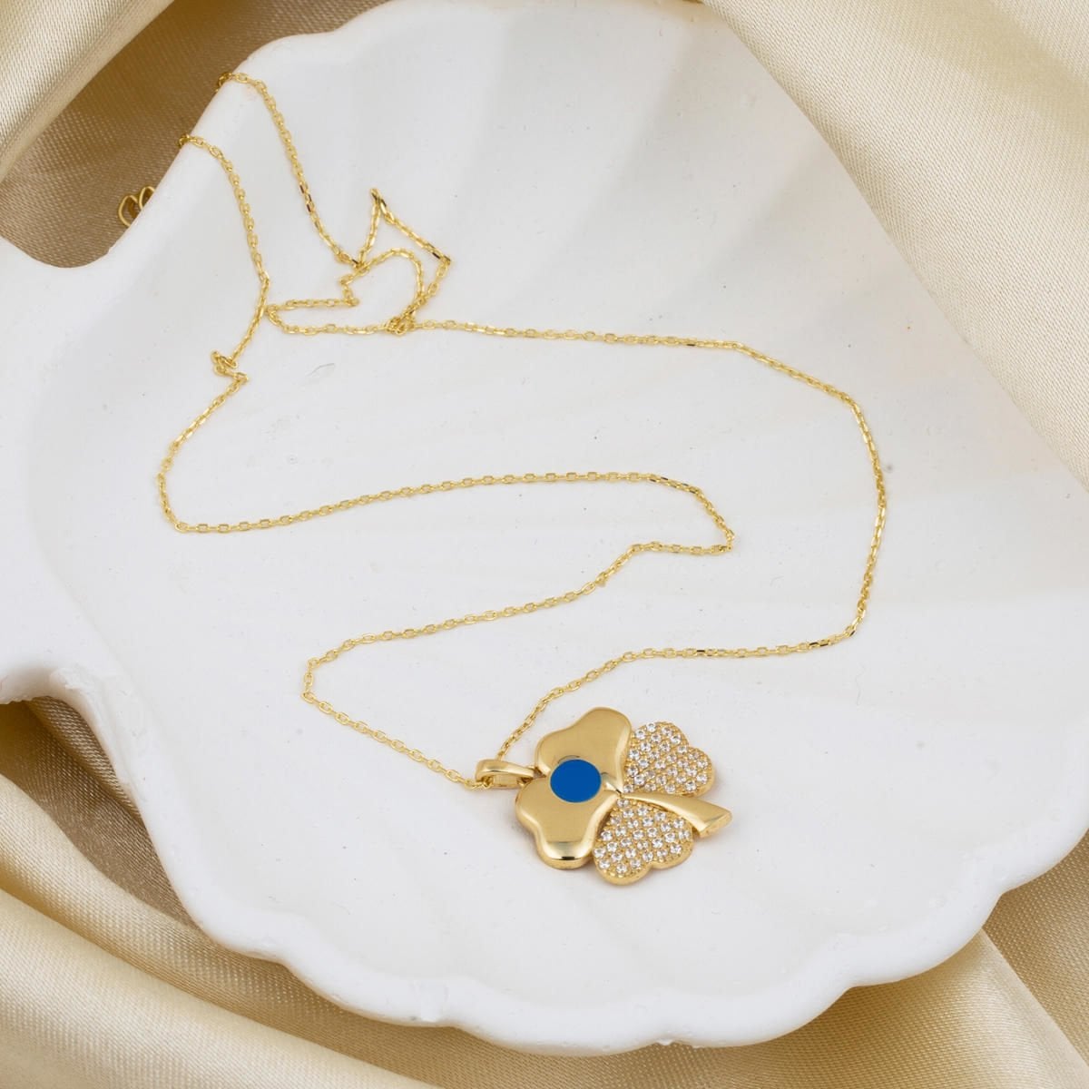 14K Yellow Gold Clover Cubic Zirconia Necklace (2.82 g)