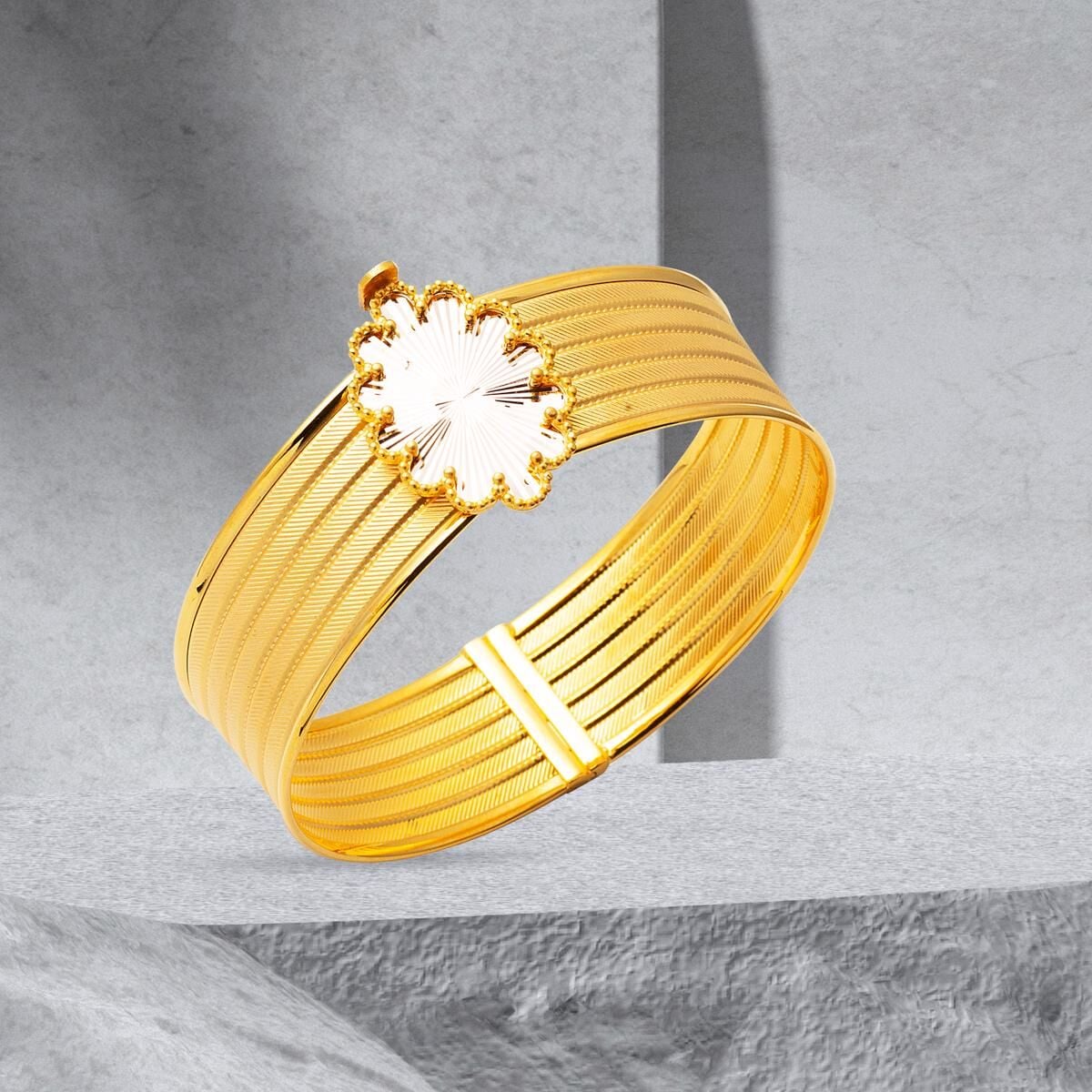 14K Yellow Gold Clover Mesh Hinged Cuff Bangle