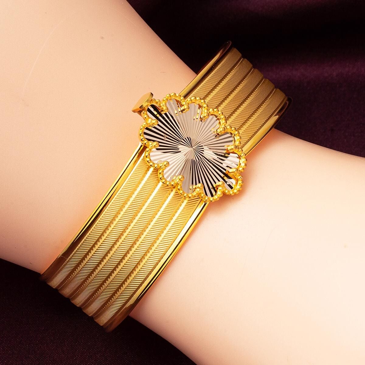 14K Yellow Gold Clover Mesh Hinged Cuff Bangle