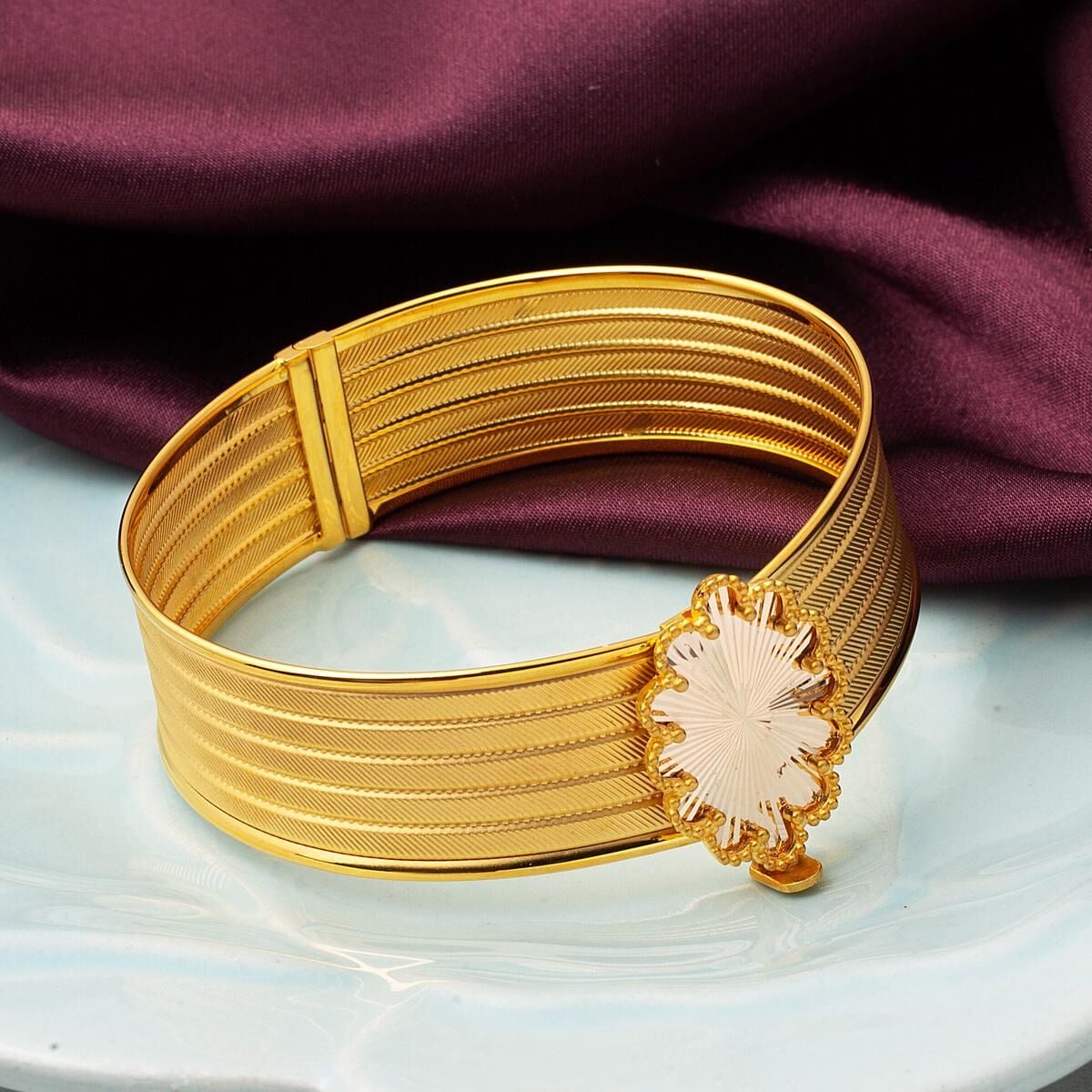 14K Yellow Gold Clover Mesh Hinged Cuff Bangle