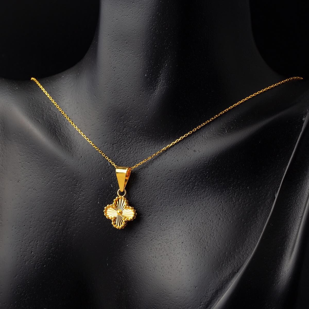 22K Yellow Gold Clover Necklace (4.95 g)