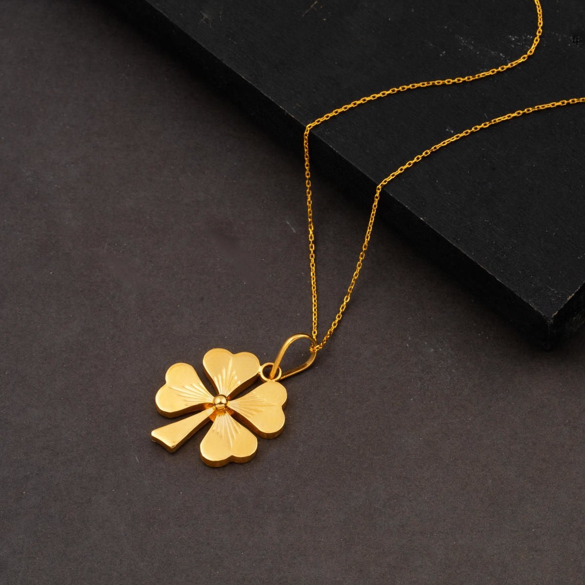 22K Yellow Gold Clover Necklace