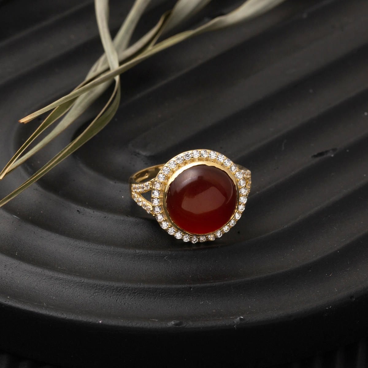 14K Yellow Gold Round Agate Ring