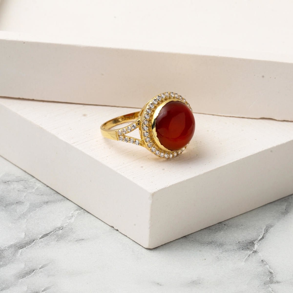 14K Yellow Gold Round Agate Ring