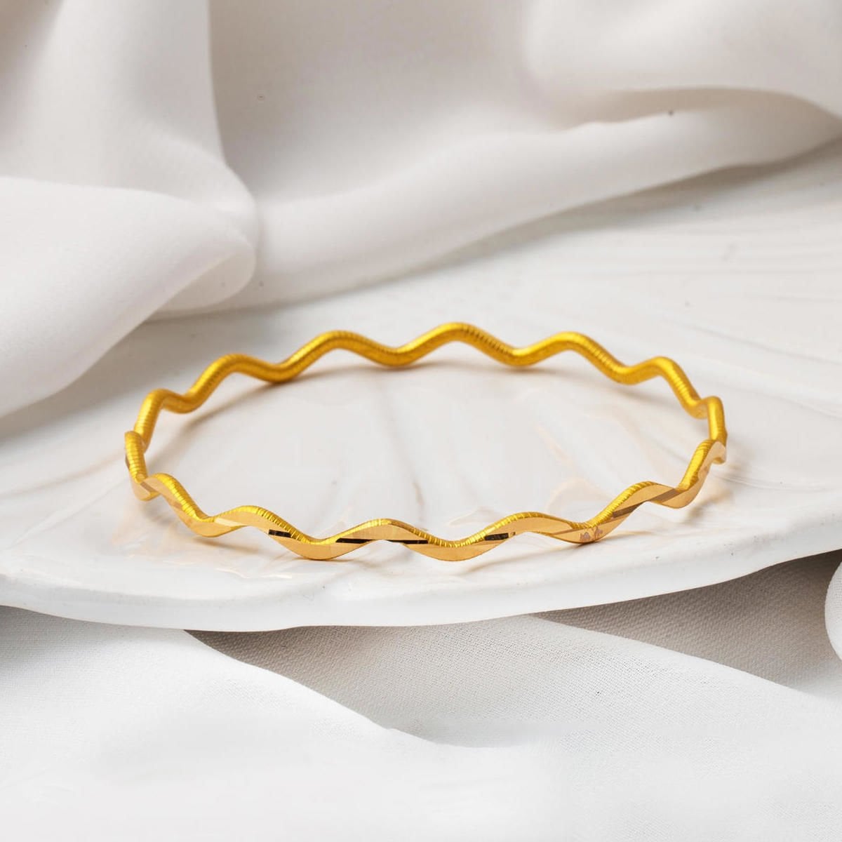 22K Yellow Gold Zigzag Ajda Bangle (9 g)