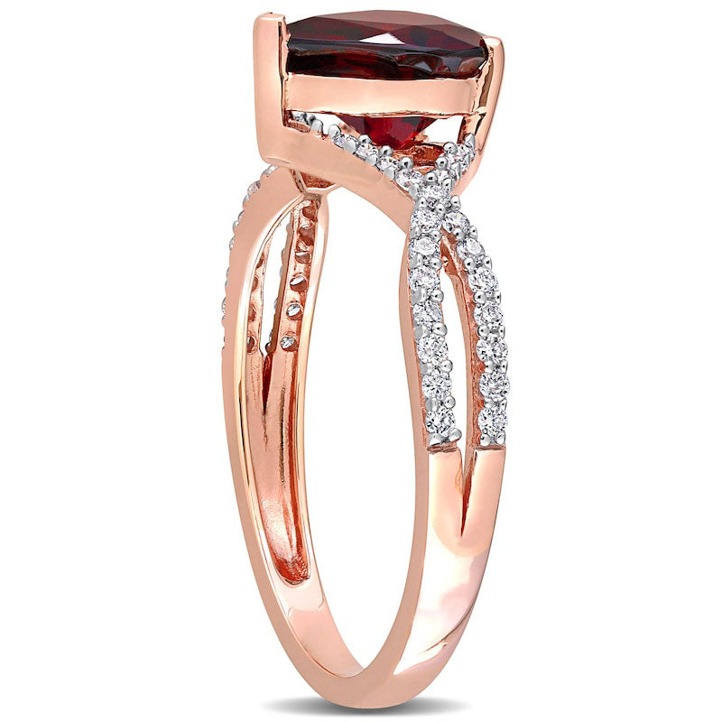 8.0mm Heart-Shaped Garnet and 0.20 CT. T.W. Natural Diamond Twist Split Shank Ring in Solid 14K Rose Gold