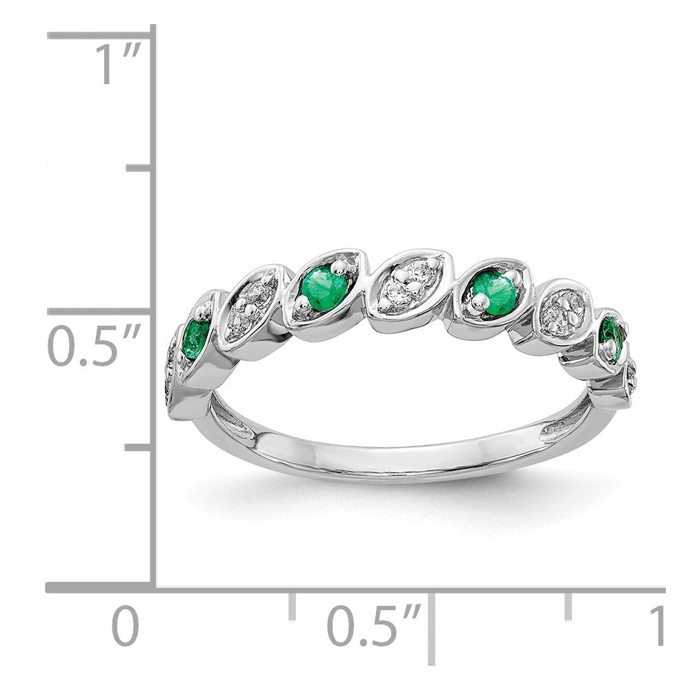 14k White Gold Fancy Real Diamond and Emerald Ring