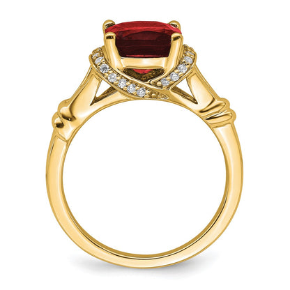 14K Yellow Gold Garnet and Real Diamond Ring
