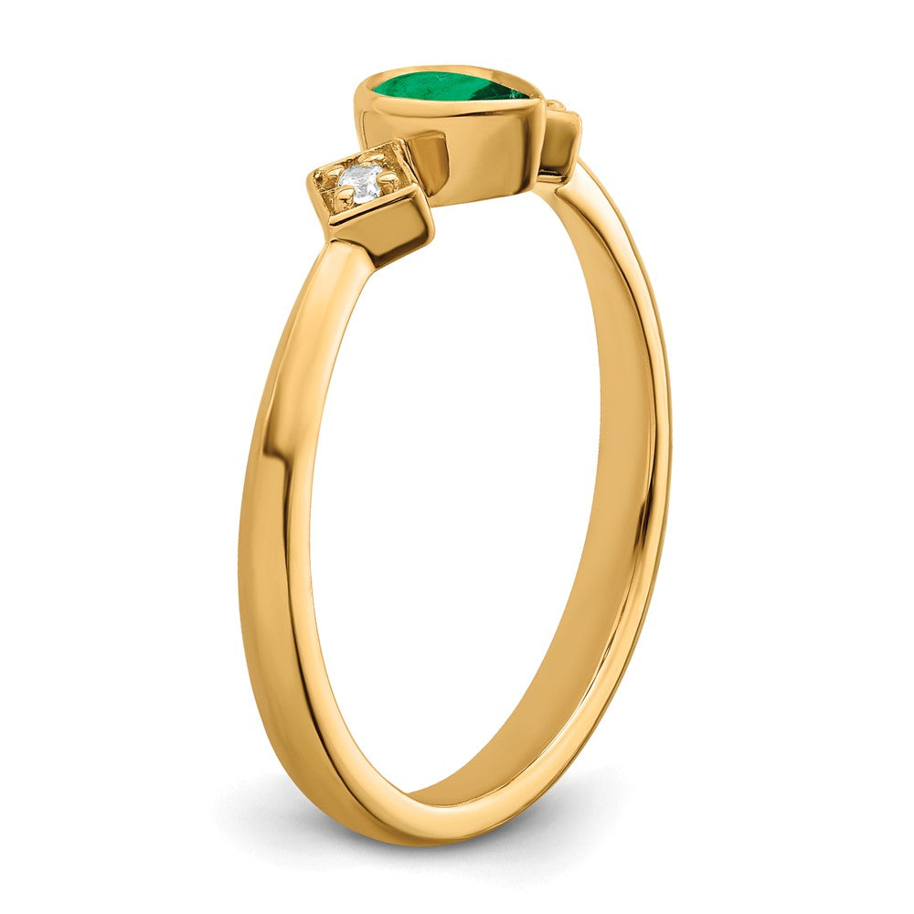 14K Yellow Gold Pear Bezel Emerald and Real Diamond Ring